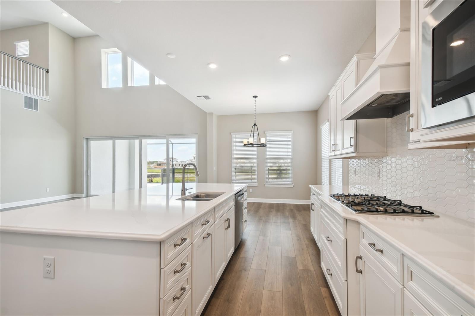 Listing photo id 10 for 34084 Torrent Lane