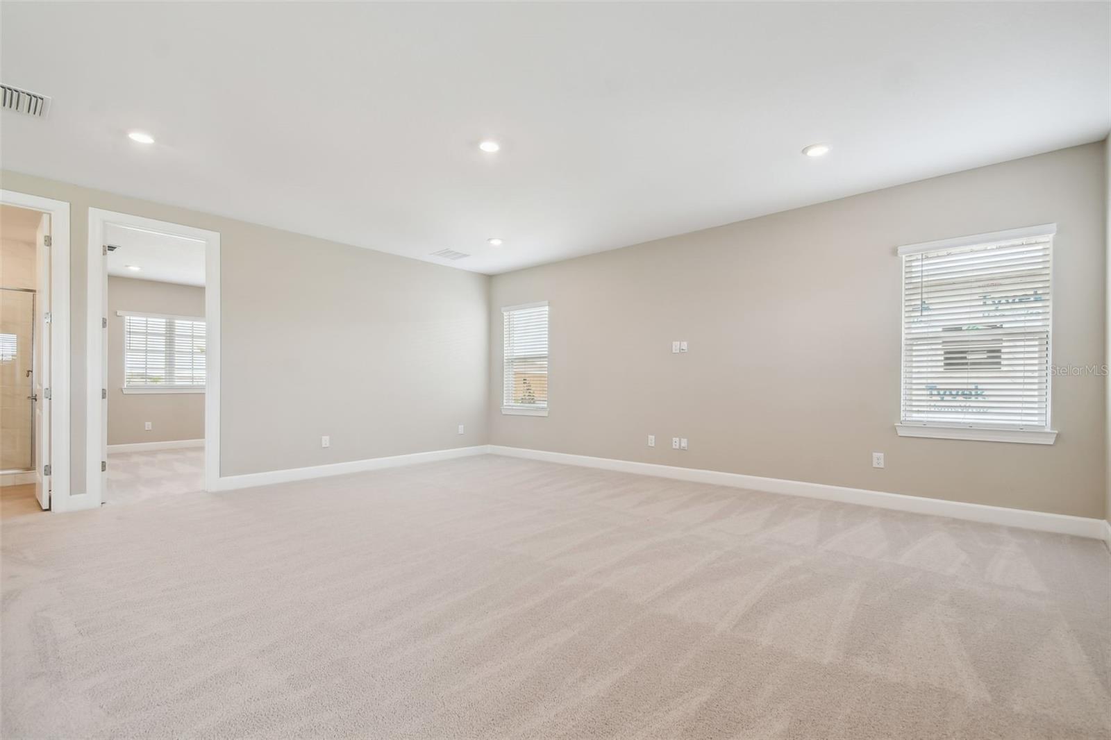 Listing photo id 24 for 34084 Torrent Lane