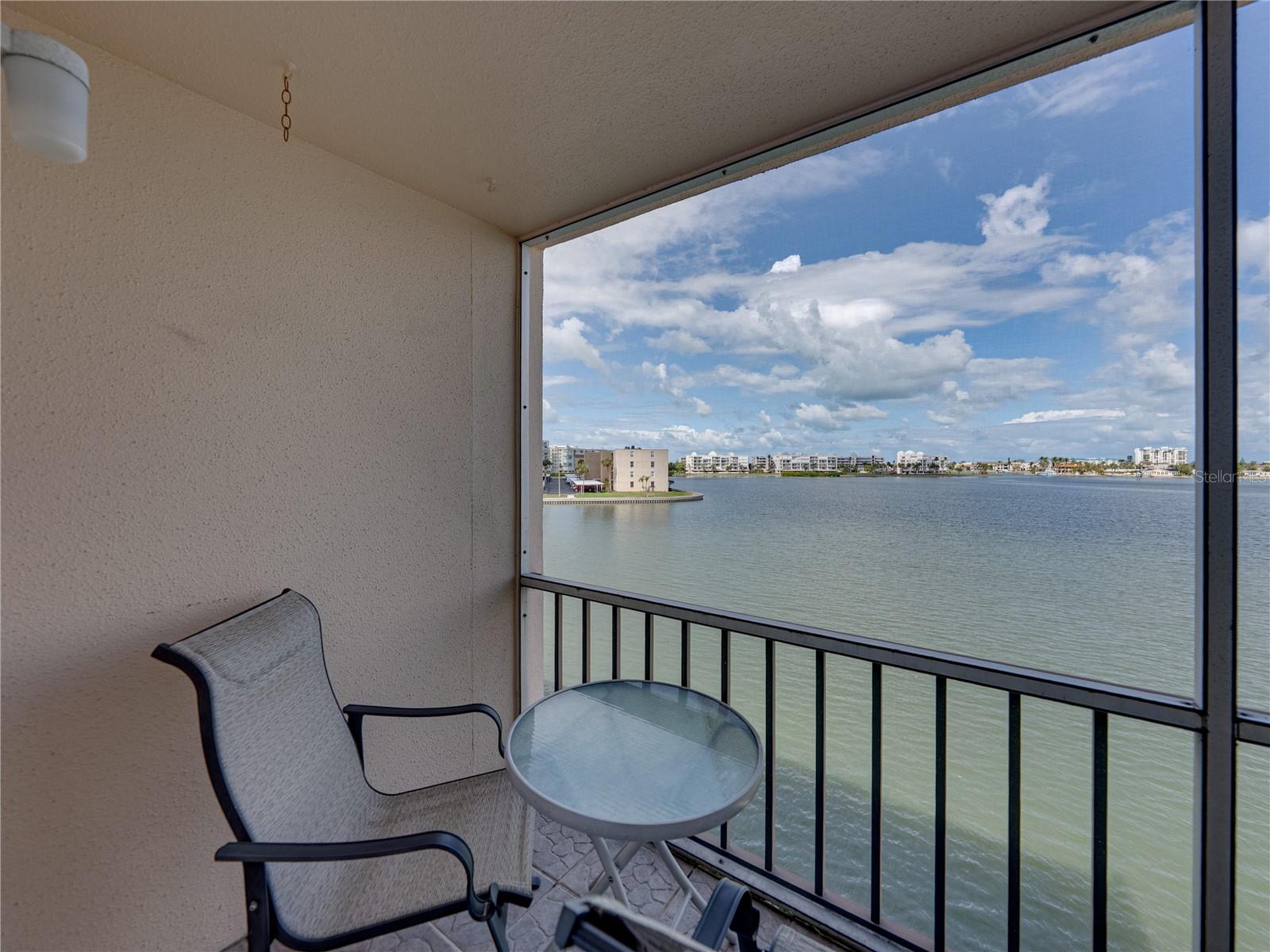 Image 15 of 49 For 7665 Sun Island Drive S 307