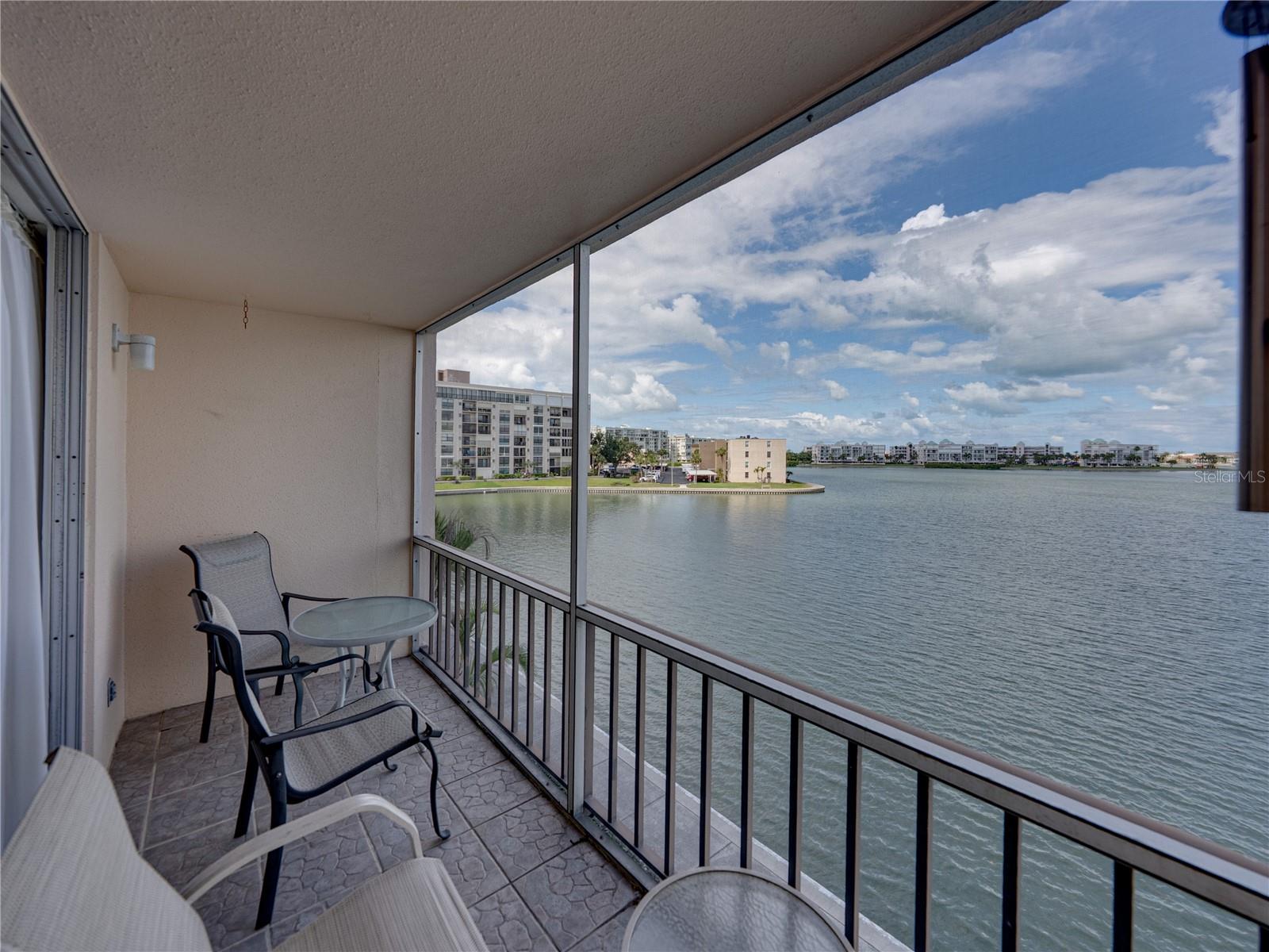 Image 19 of 49 For 7665 Sun Island Drive S 307