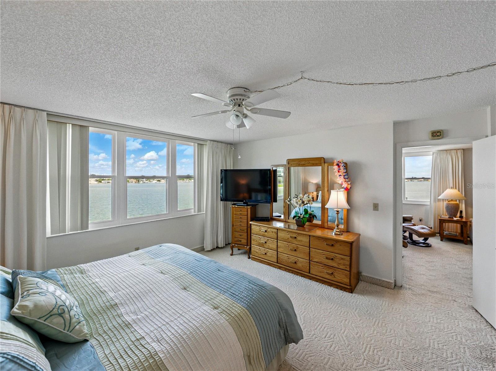 Image 4 of 49 For 7665 Sun Island Drive S 307