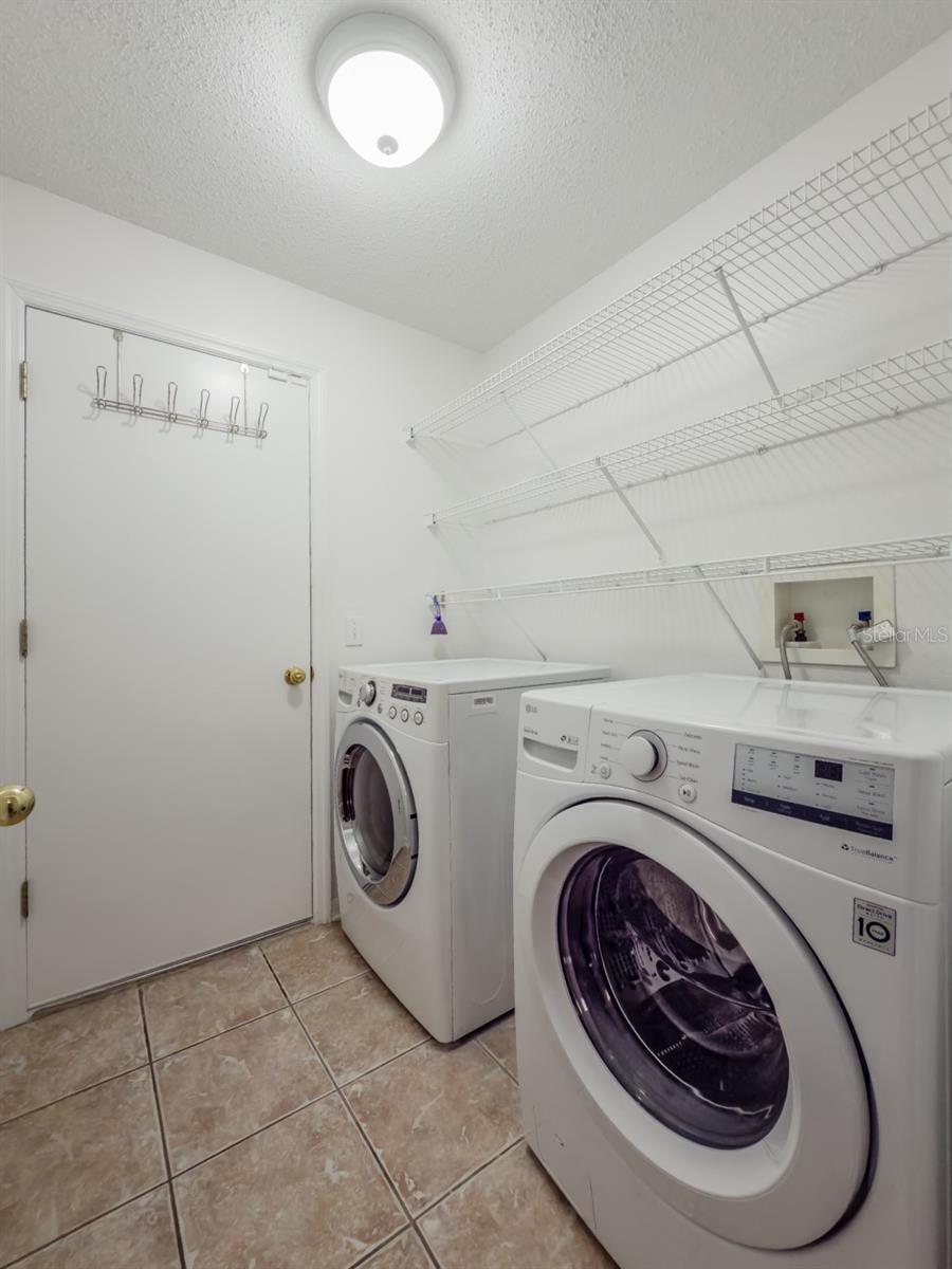 Image 13 of 40 For 14717 Redcliff Drive