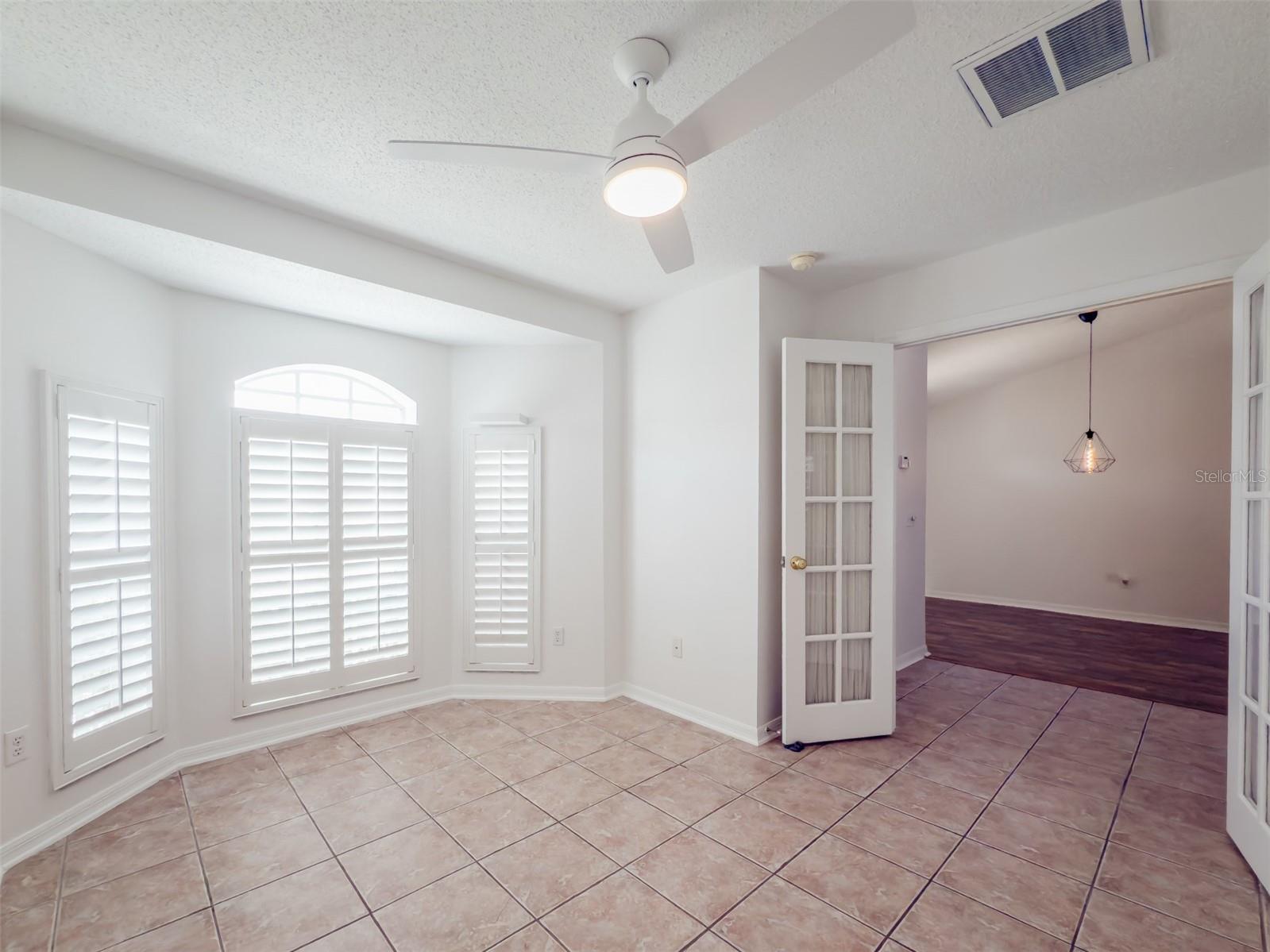 Image 15 of 40 For 14717 Redcliff Drive