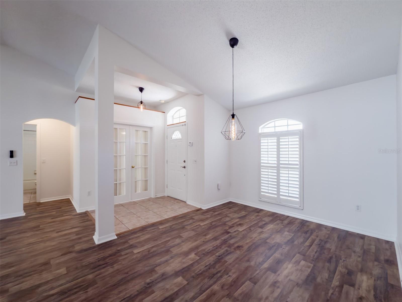 Image 18 of 40 For 14717 Redcliff Drive