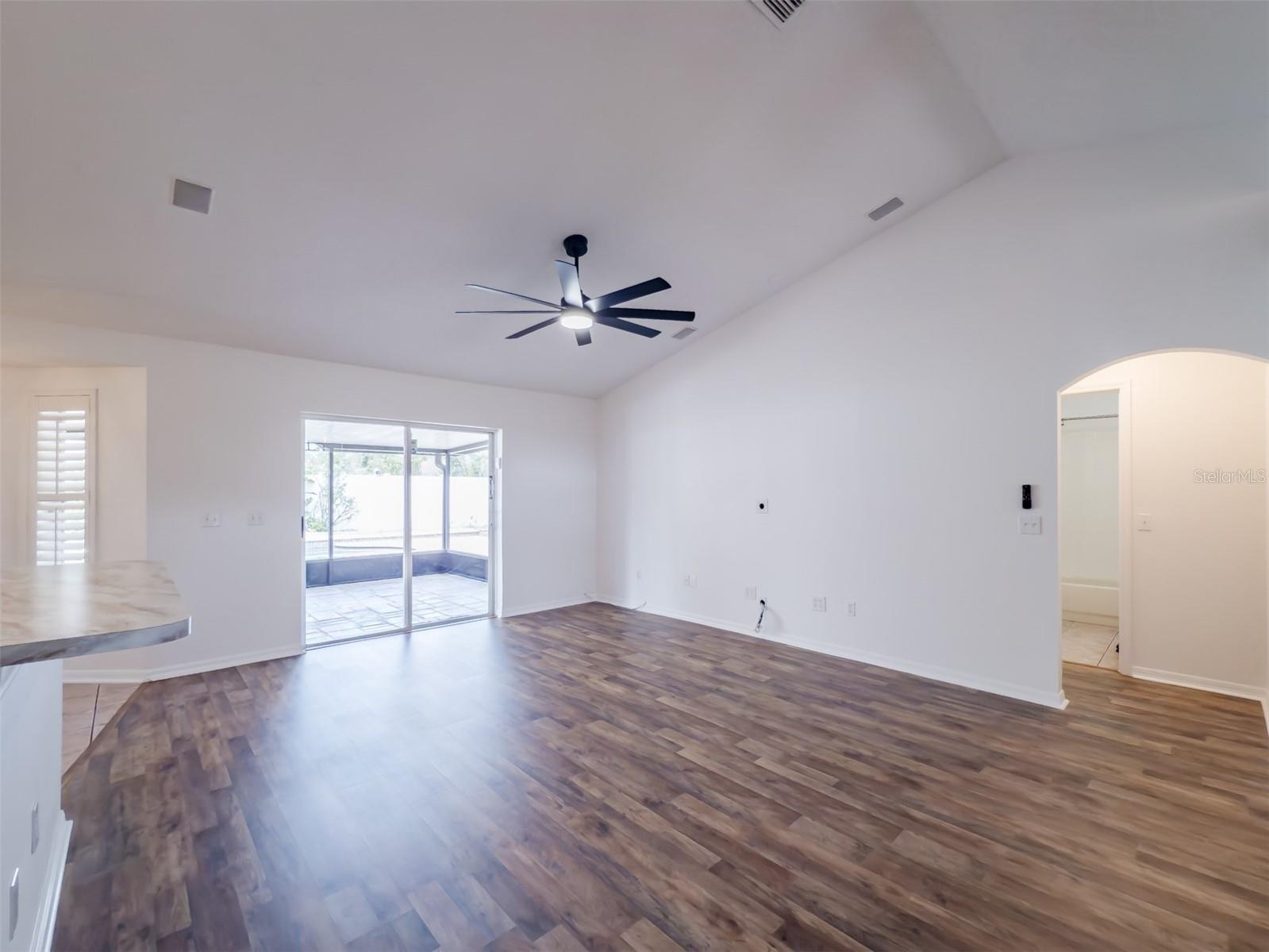 Image 20 of 40 For 14717 Redcliff Drive