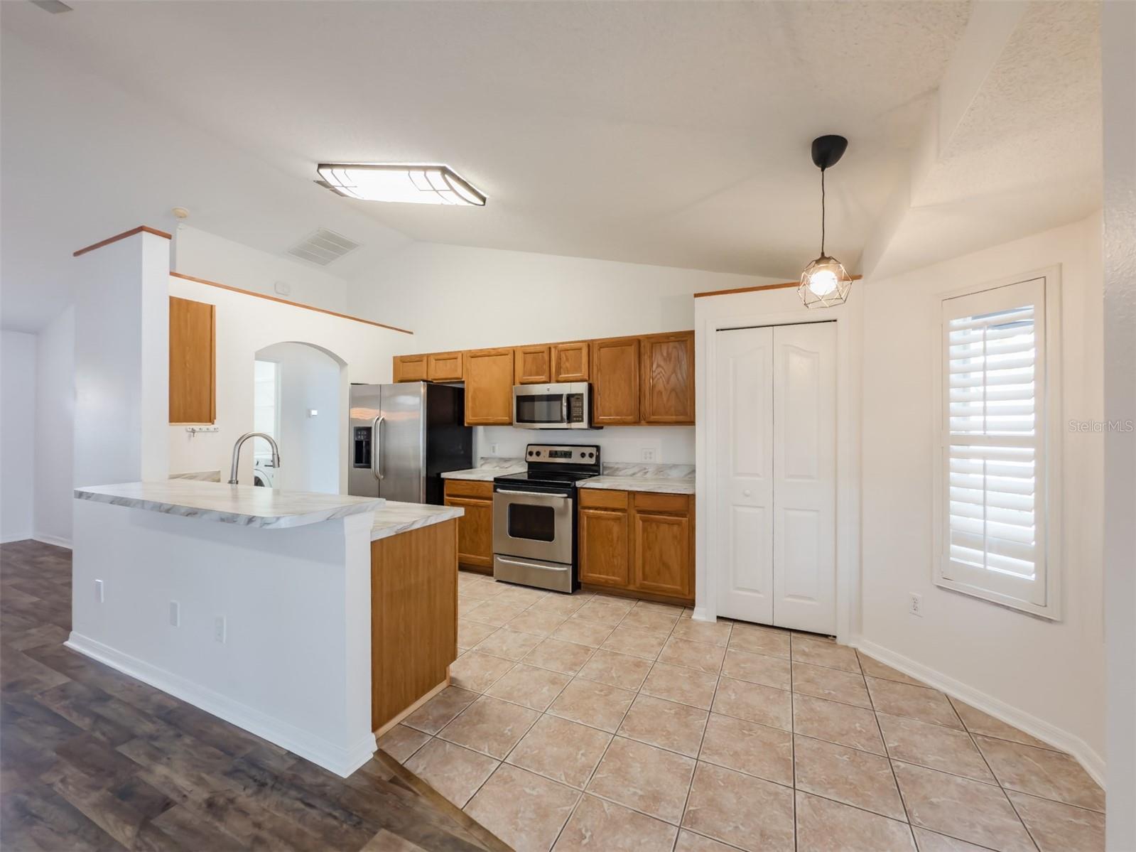 Image 22 of 40 For 14717 Redcliff Drive