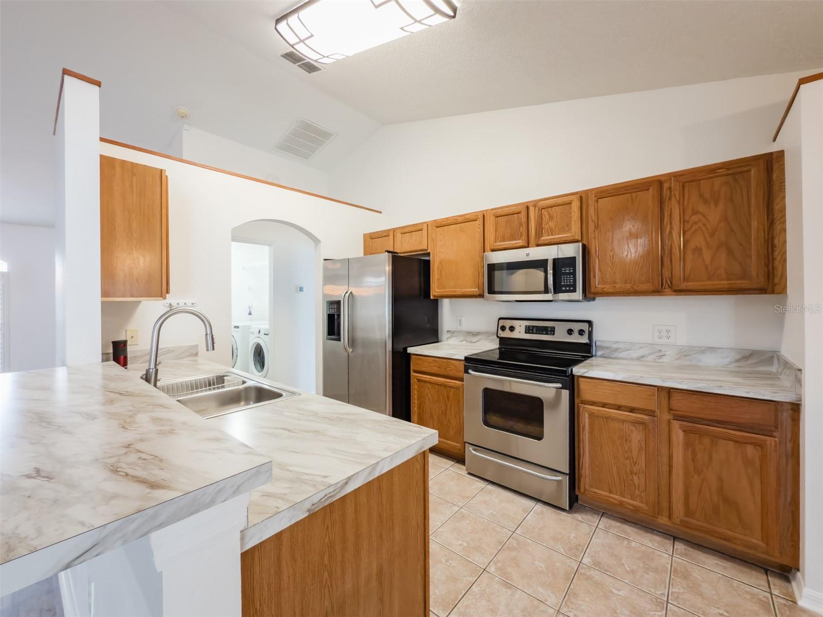 Image 23 of 40 For 14717 Redcliff Drive