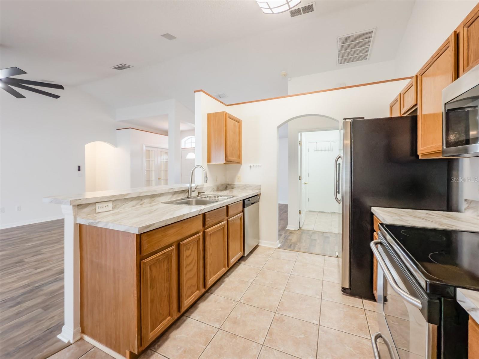 Image 25 of 40 For 14717 Redcliff Drive