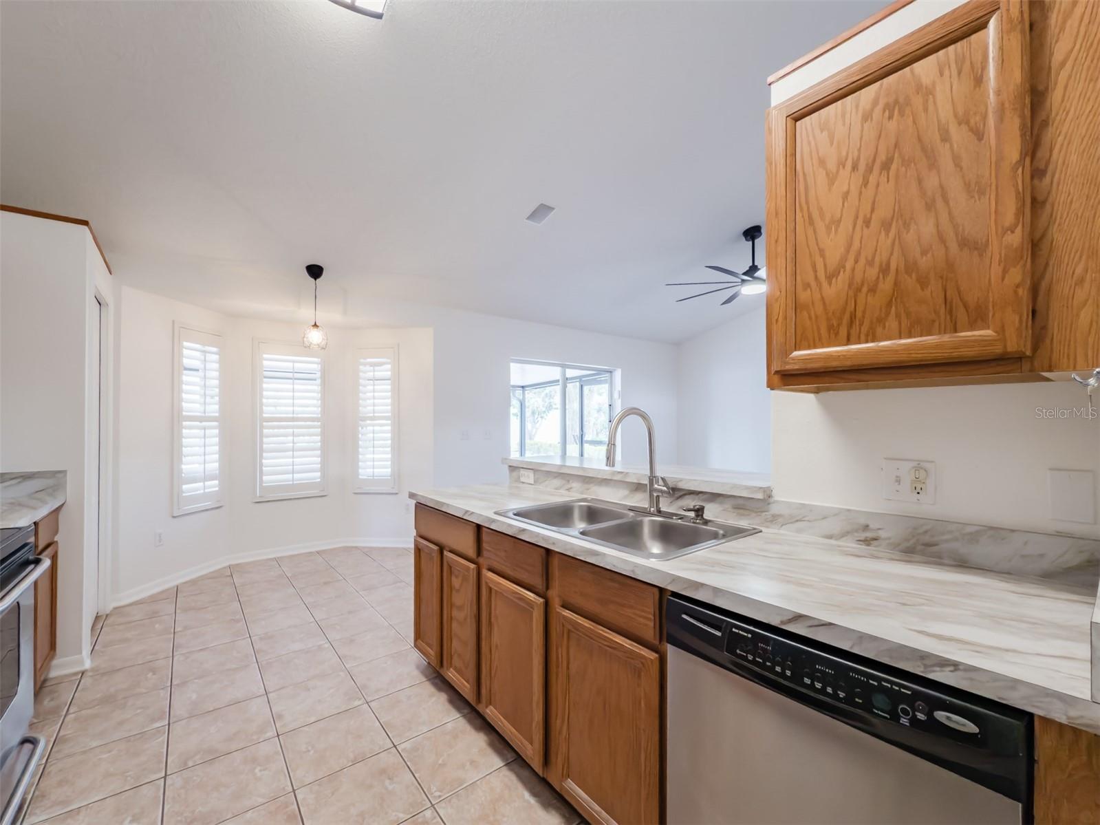 Image 26 of 40 For 14717 Redcliff Drive