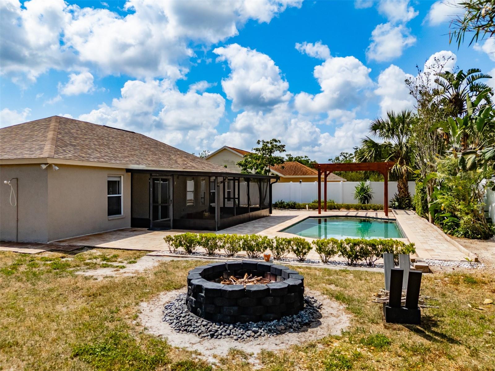 Image 3 of 40 For 14717 Redcliff Drive