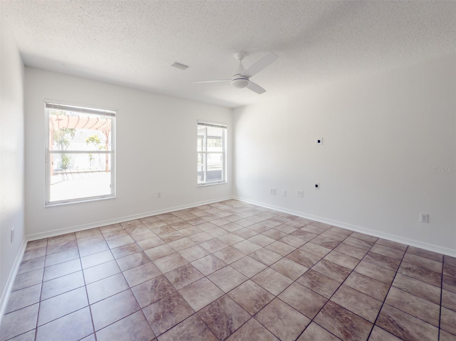 Image 31 of 40 For 14717 Redcliff Drive