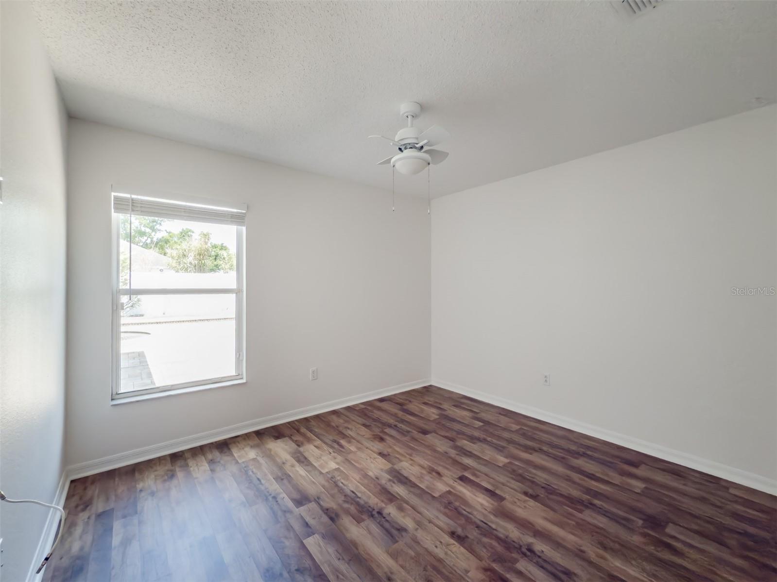 Image 33 of 40 For 14717 Redcliff Drive
