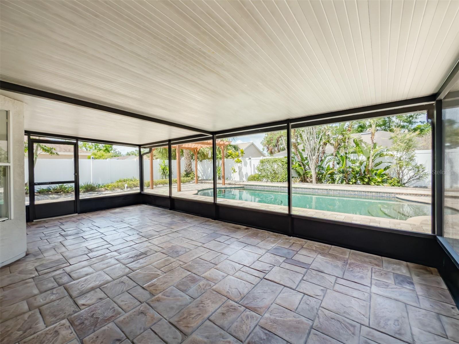 Image 35 of 40 For 14717 Redcliff Drive