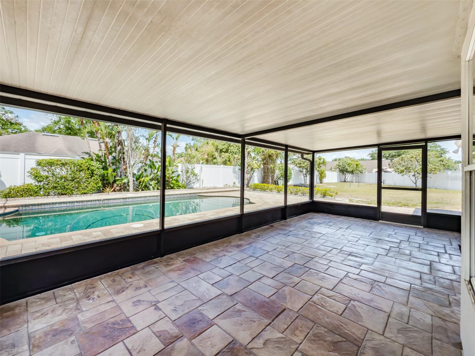 Image 37 of 40 For 14717 Redcliff Drive