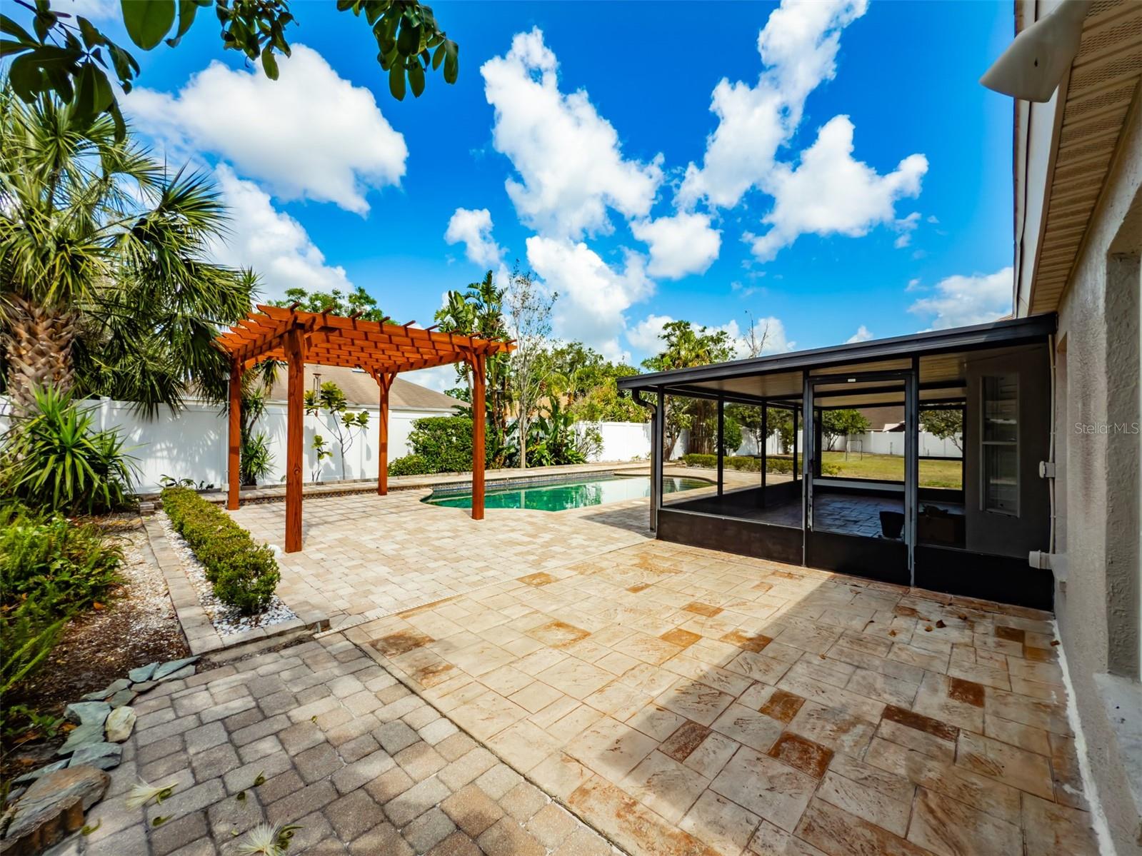 Image 8 of 40 For 14717 Redcliff Drive