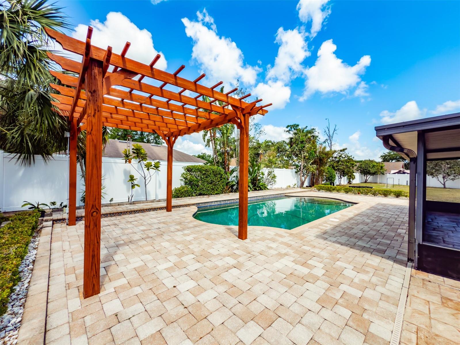 Image 9 of 40 For 14717 Redcliff Drive