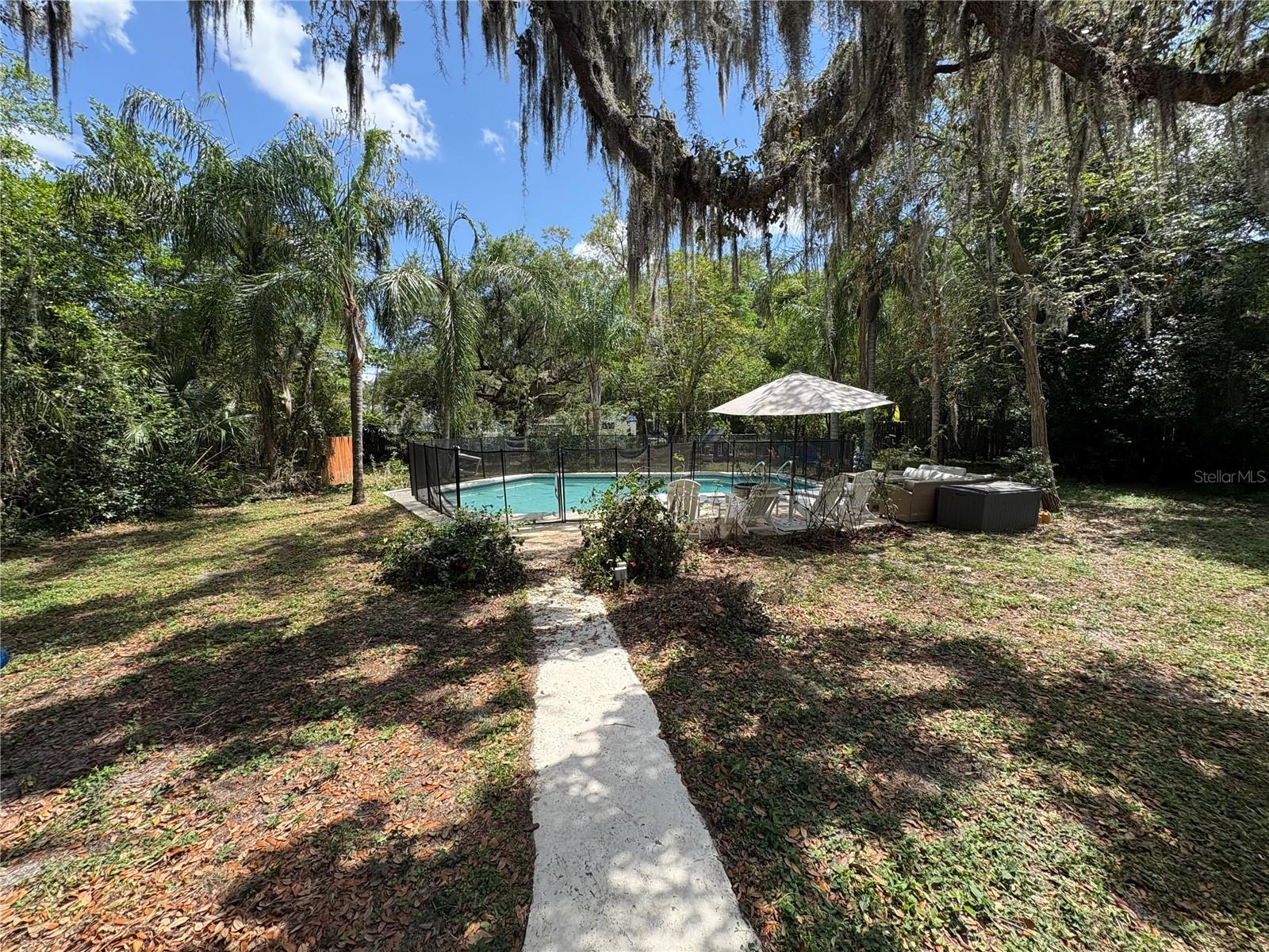 Image 11 of 33 For 611 Bannockburn Avenue