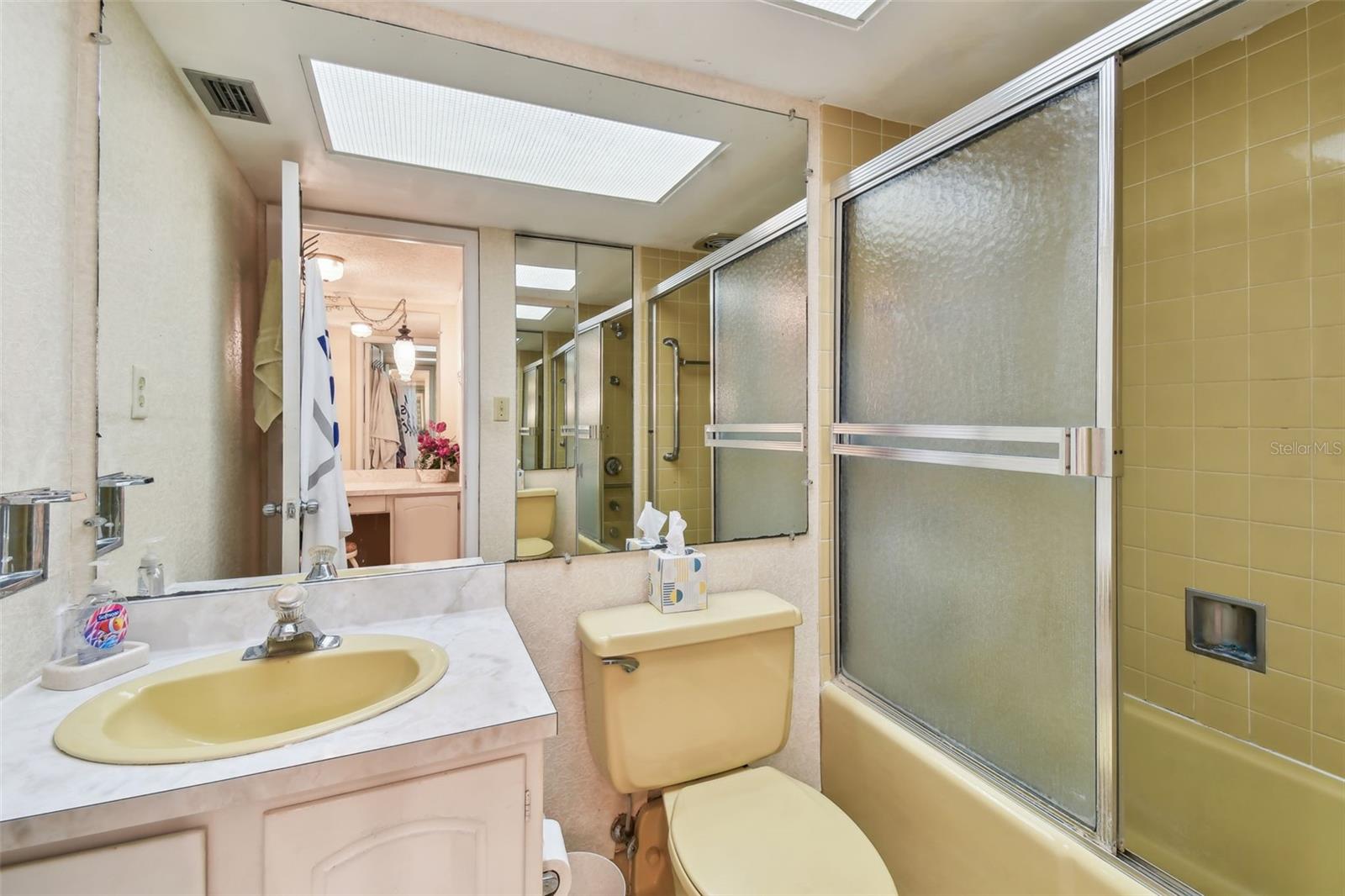 Image 12 of 50 For 17920 Gulf Boulevard 1302