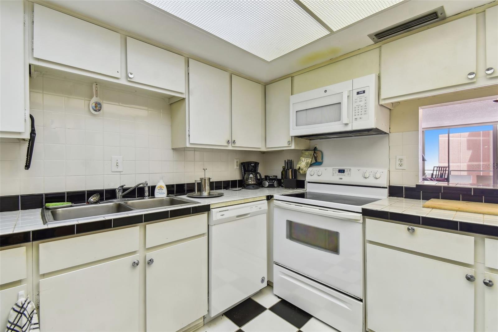 Image 37 of 50 For 17920 Gulf Boulevard 1302