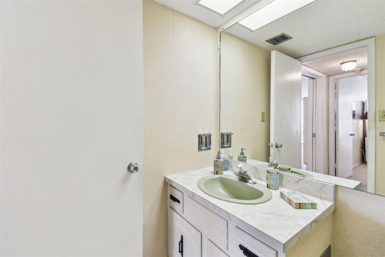 Image 4 of 50 For 17920 Gulf Boulevard 1302