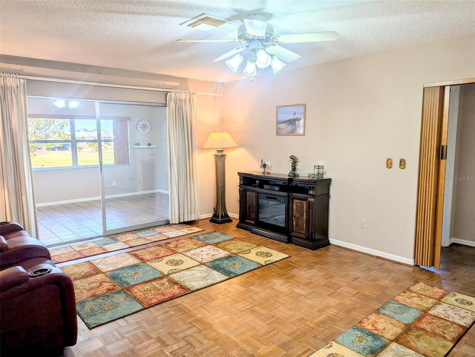 Image 14 of 31 For 810 Bluewater Drive