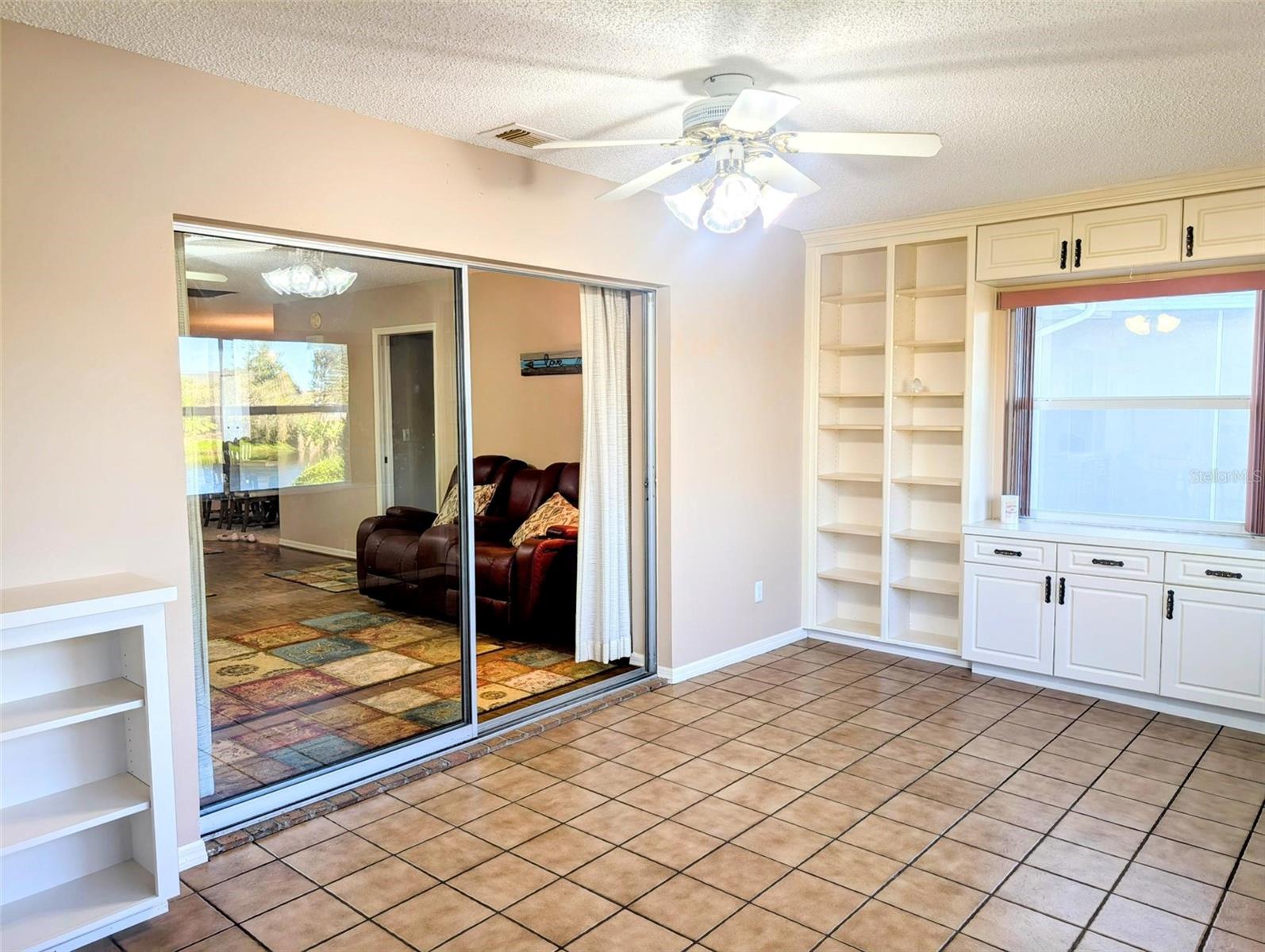 Image 15 of 31 For 810 Bluewater Drive