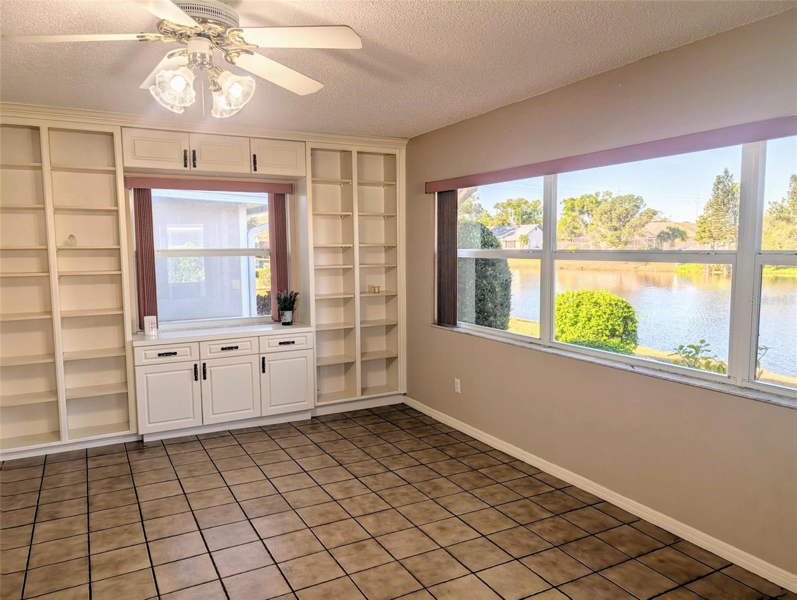 Image 16 of 31 For 810 Bluewater Drive