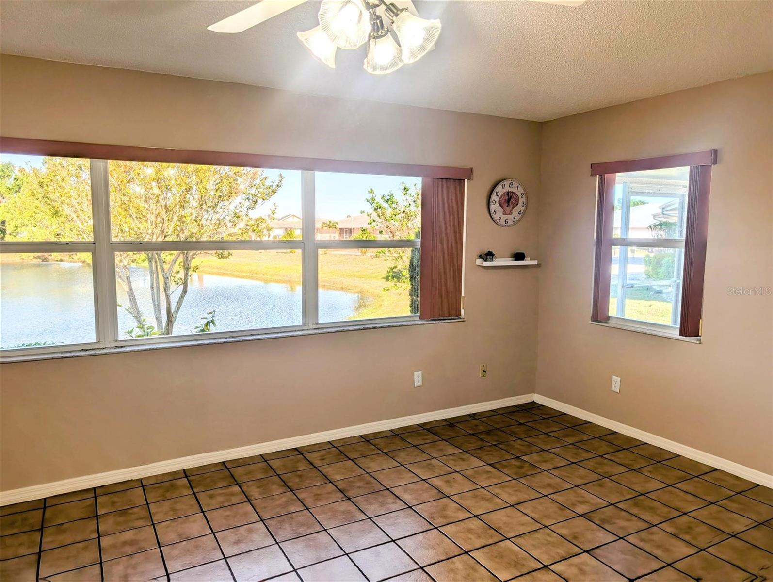 Image 18 of 31 For 810 Bluewater Drive