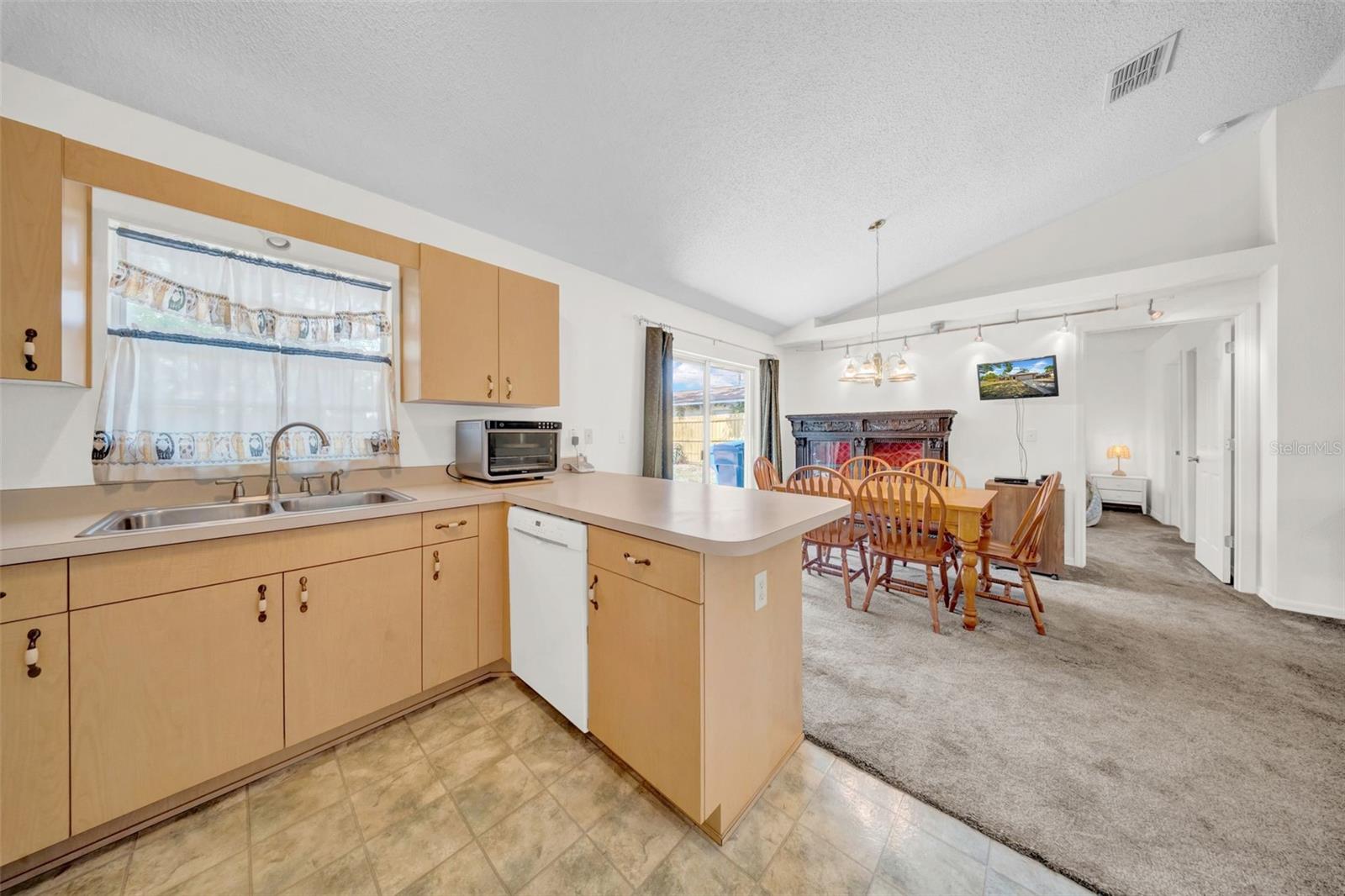 Image 15 of 43 For 4085 37th Avenue N
