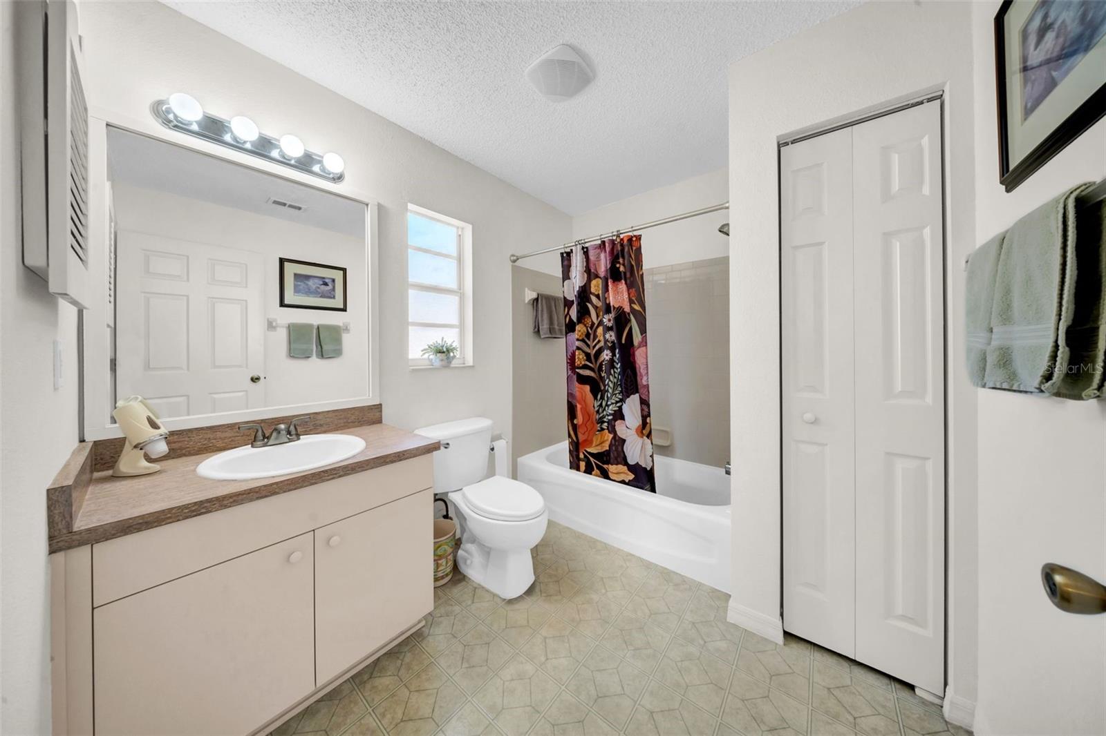 Image 27 of 43 For 4085 37th Avenue N