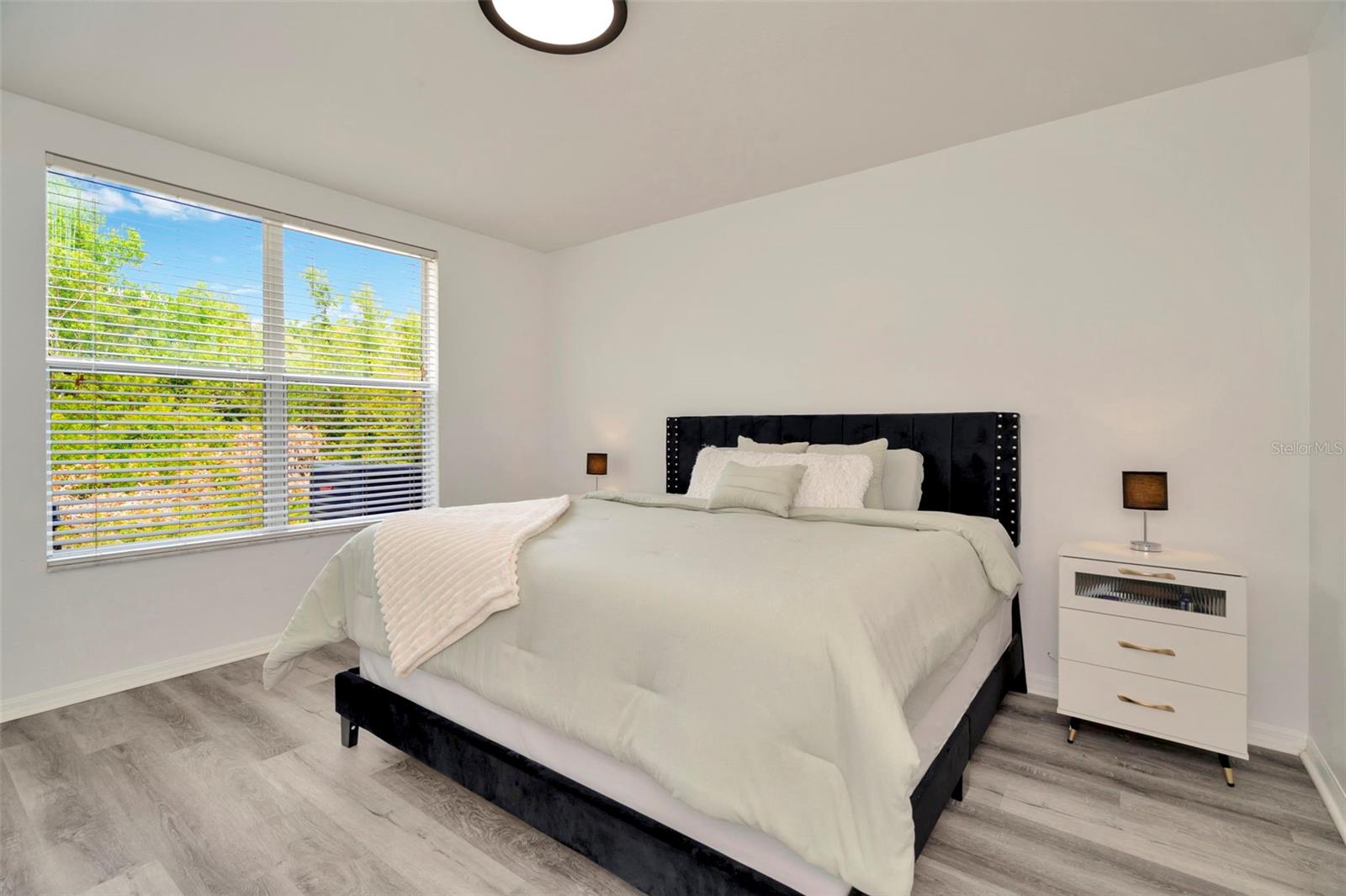 Image 14 of 40 For 6233 Olivedale Drive