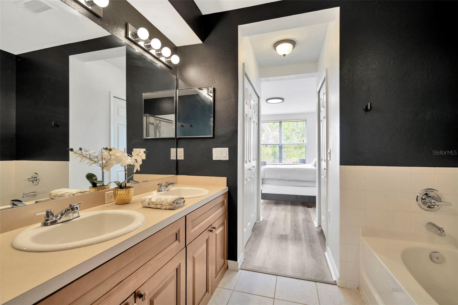 Image 16 of 40 For 6233 Olivedale Drive