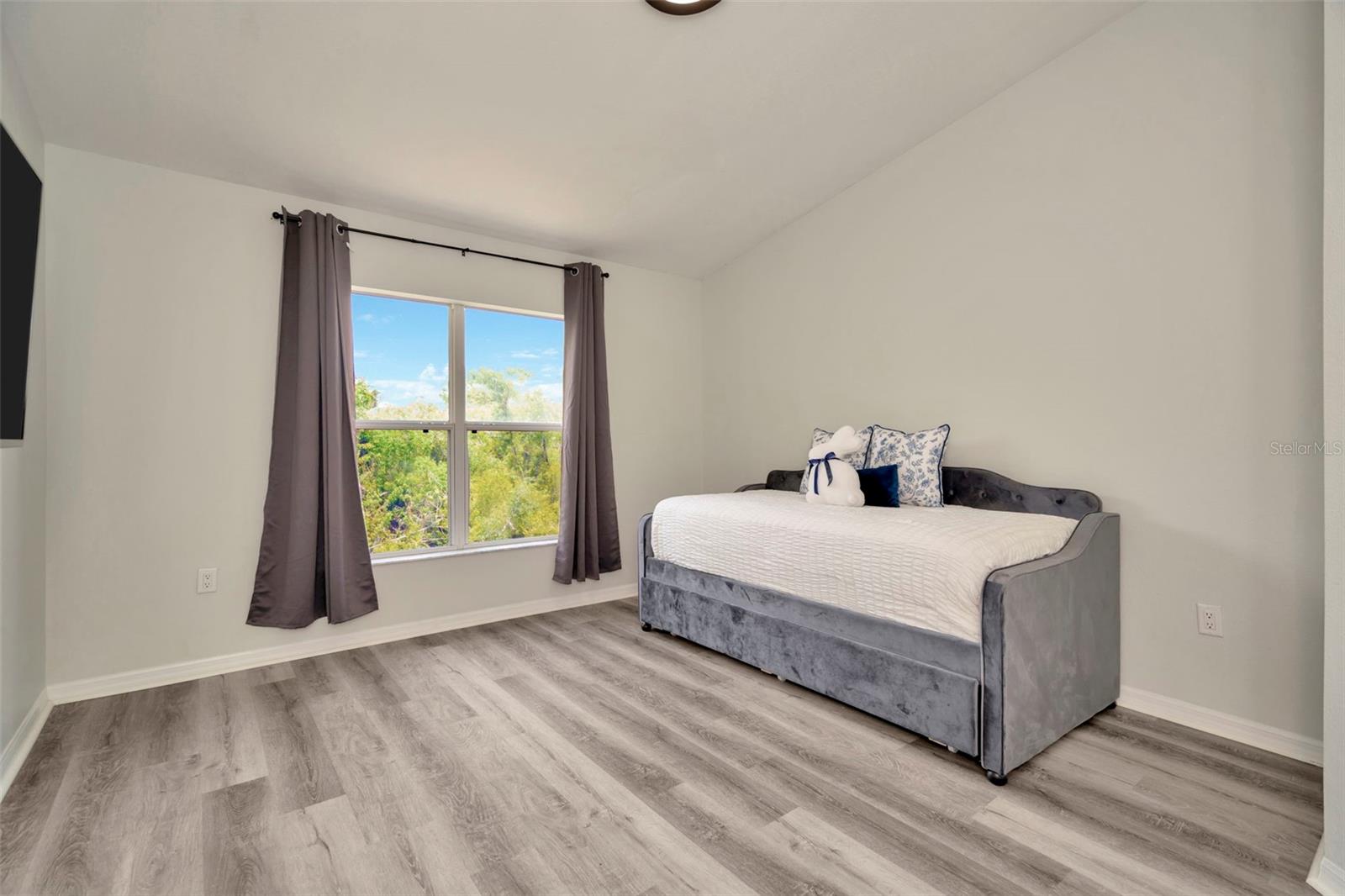 Image 27 of 40 For 6233 Olivedale Drive