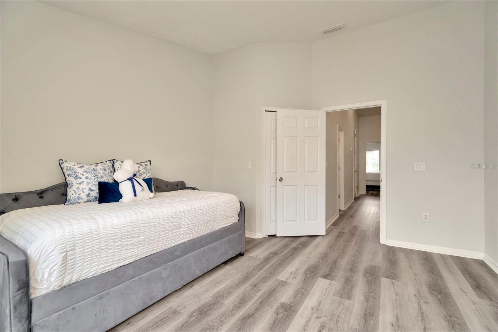 Image 28 of 40 For 6233 Olivedale Drive