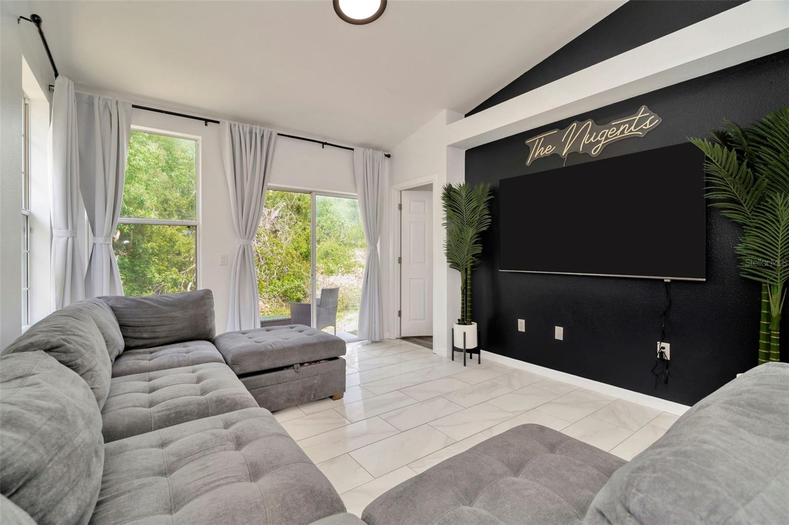 Image 6 of 40 For 6233 Olivedale Drive