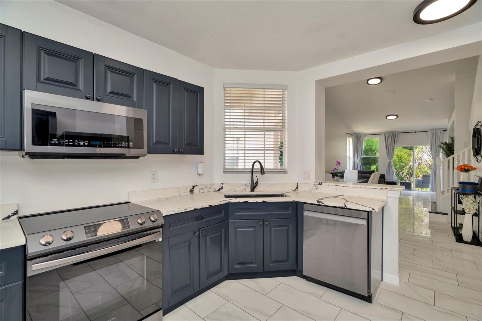 Image 9 of 40 For 6233 Olivedale Drive