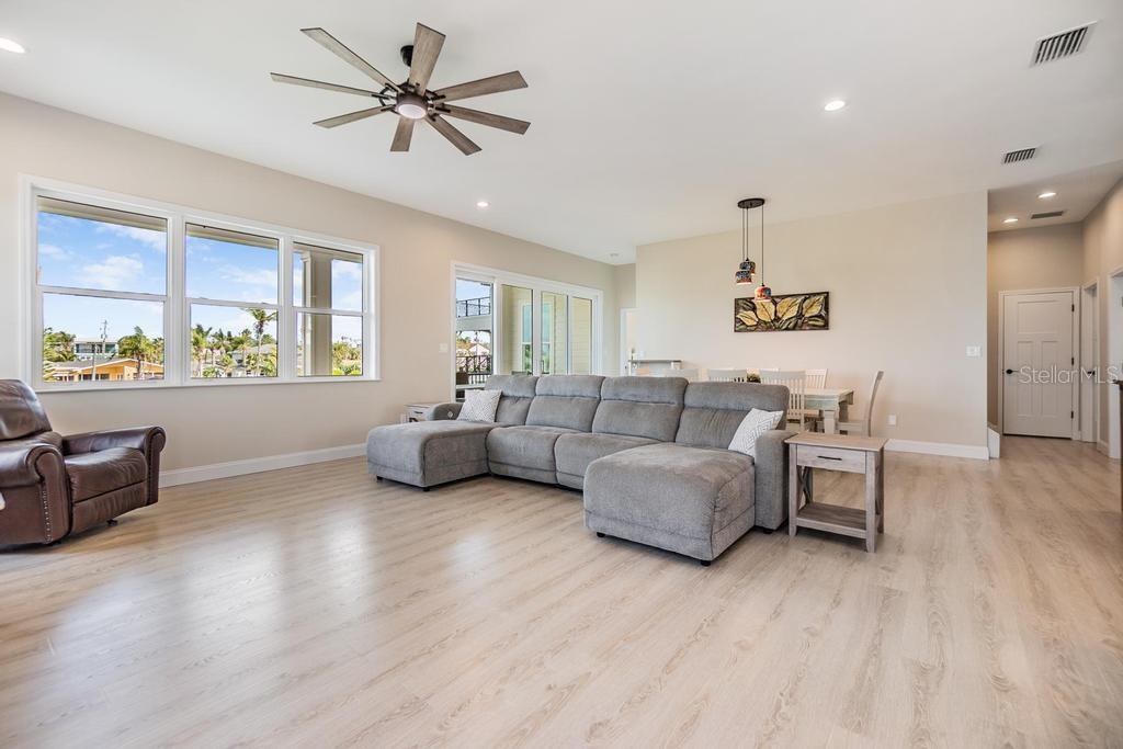 Image 14 of 55 For 16025 Redington Drive