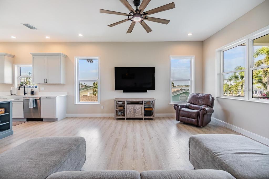 Image 17 of 55 For 16025 Redington Drive