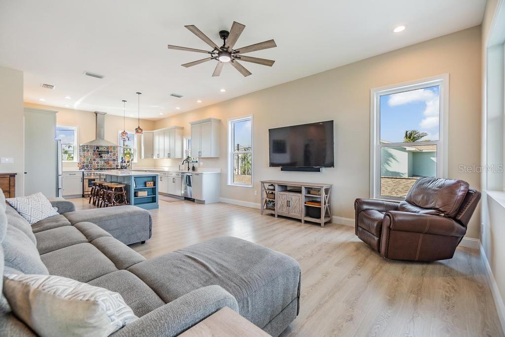 Image 19 of 55 For 16025 Redington Drive