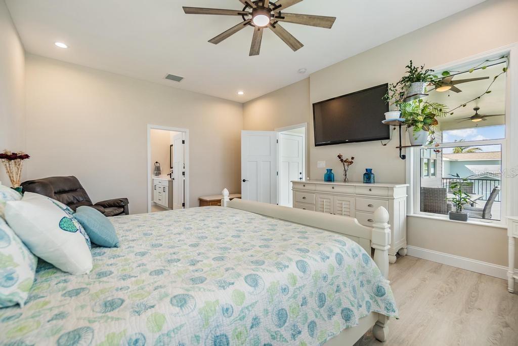 Image 21 of 55 For 16025 Redington Drive