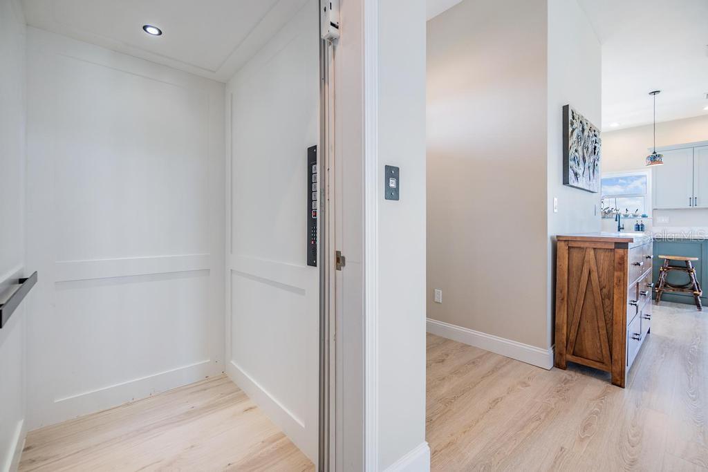 Image 26 of 55 For 16025 Redington Drive
