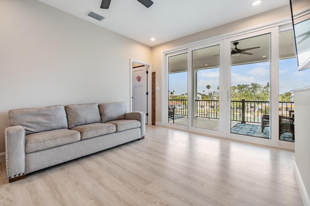 Image 36 of 55 For 16025 Redington Drive