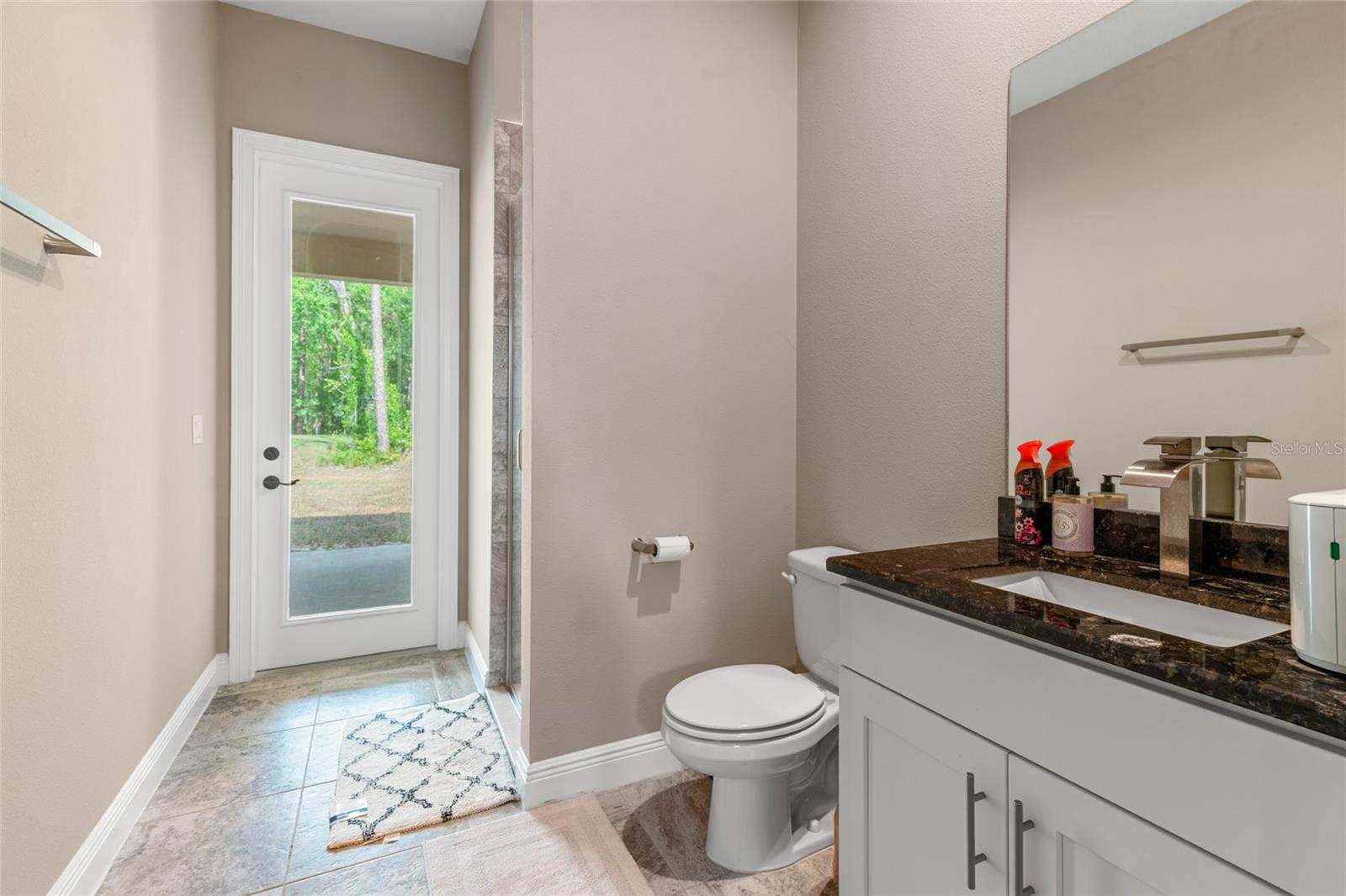 Listing photo id 13 for 7340 West Drive