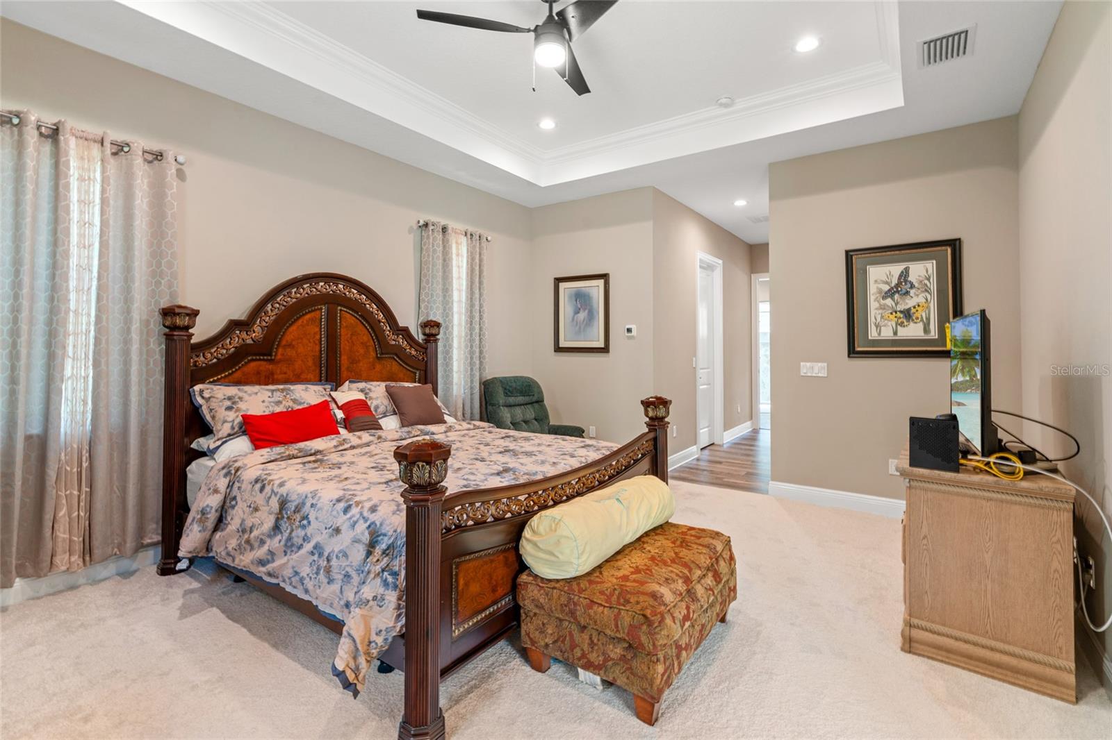 Listing photo id 15 for 7340 West Drive