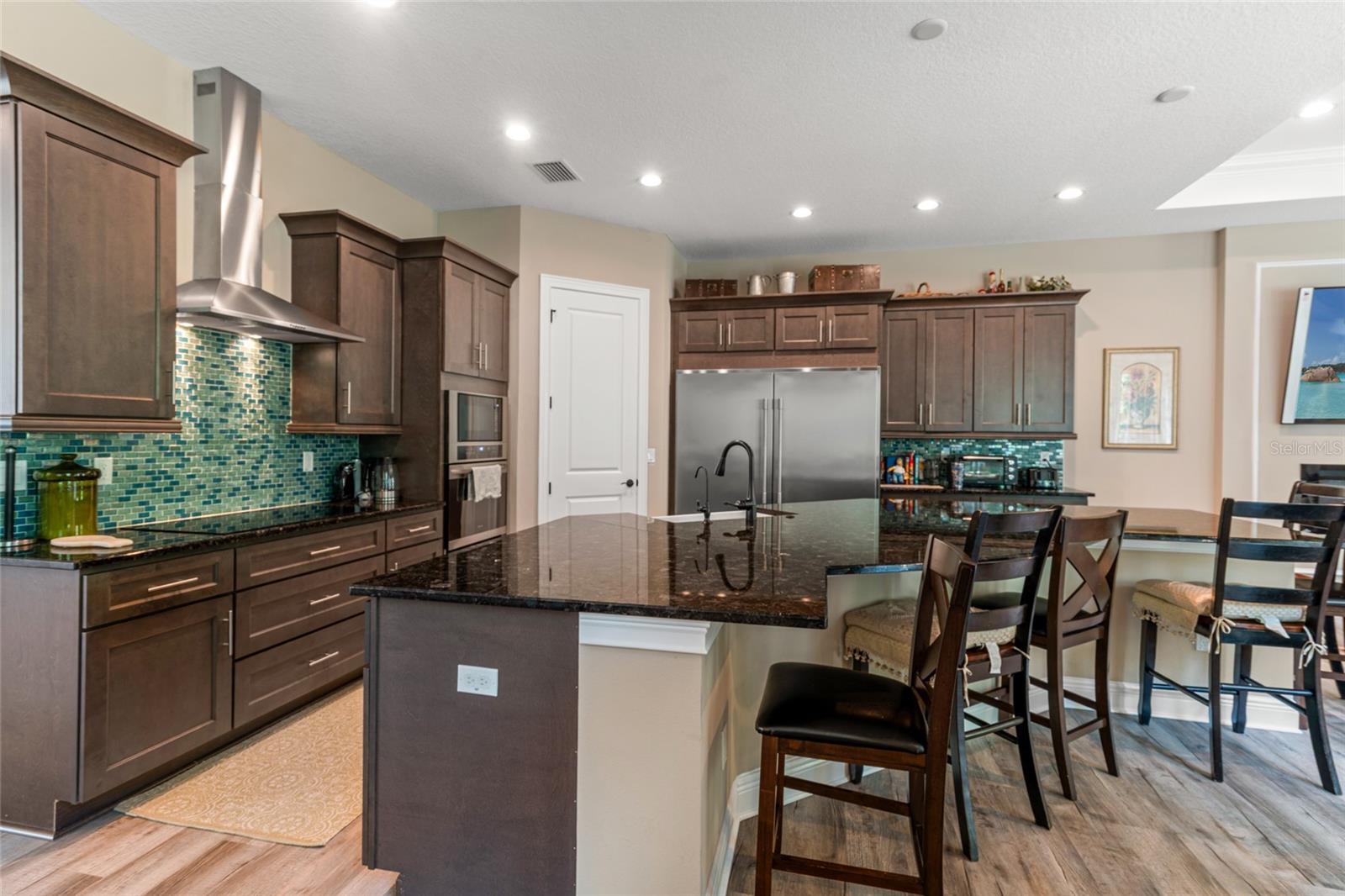 Listing photo id 30 for 7340 West Drive