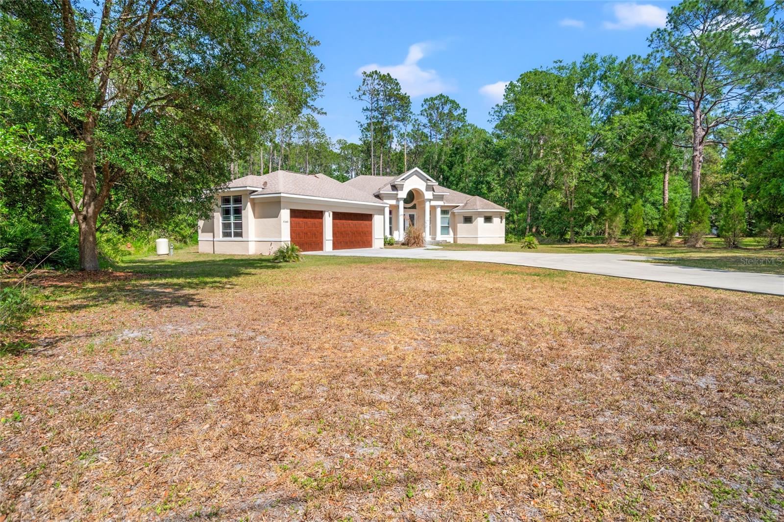 Listing photo id 2 for 7340 West Drive