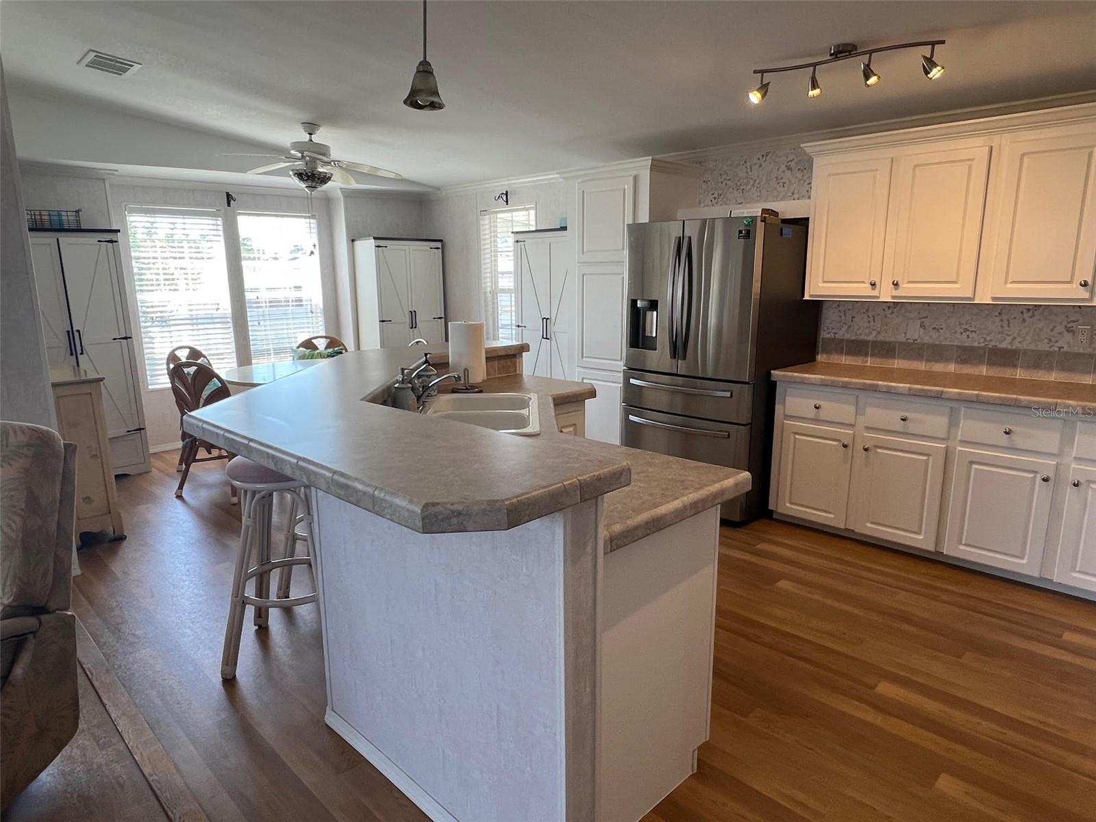 Image 10 of 44 For 11300 124th Avenue 25