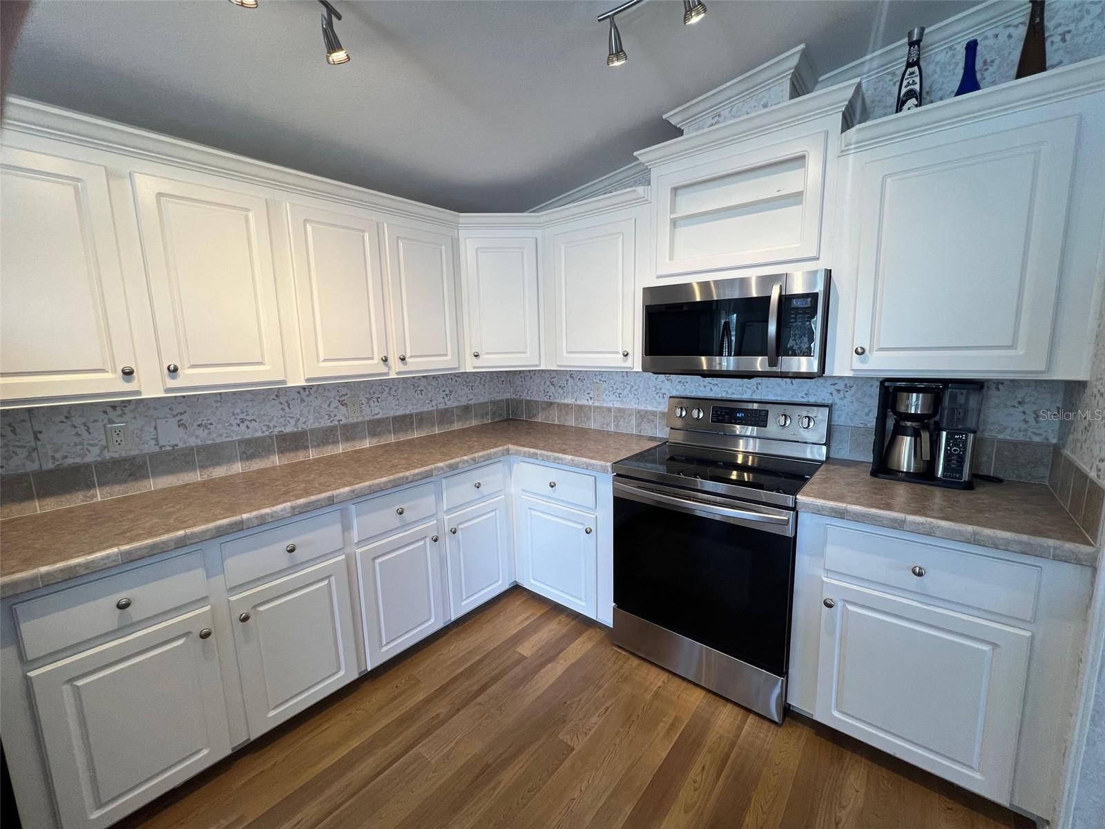 Image 13 of 44 For 11300 124th Avenue 25