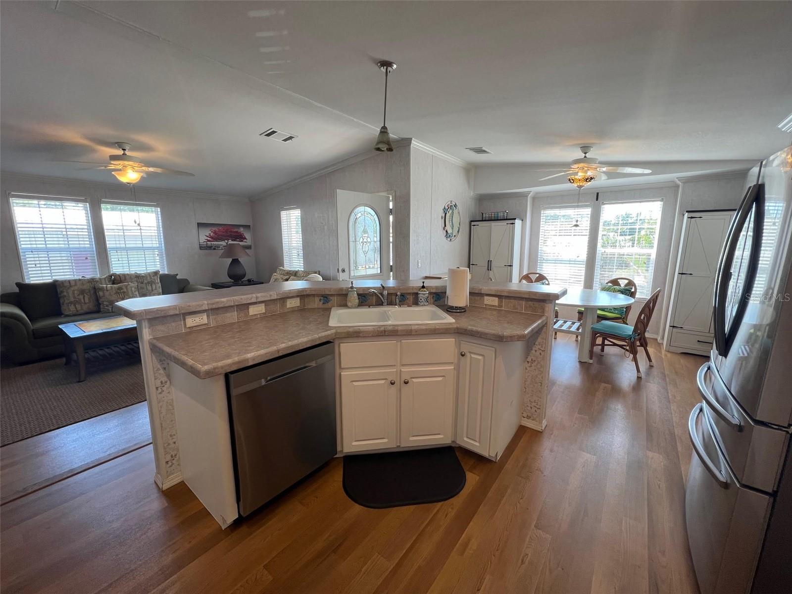 Image 16 of 44 For 11300 124th Avenue 25