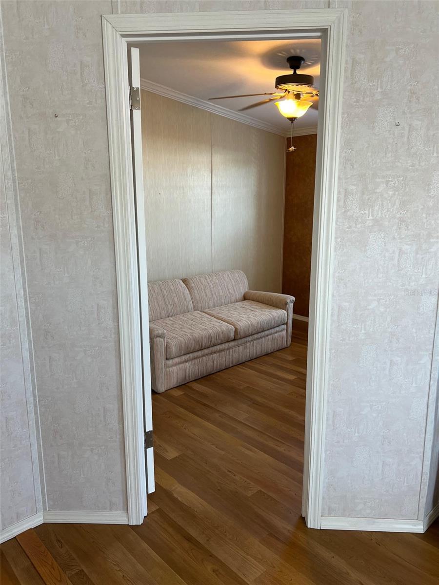 Image 21 of 44 For 11300 124th Avenue 25